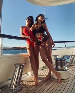 Yolanthe Cabau feet photo thumbnail