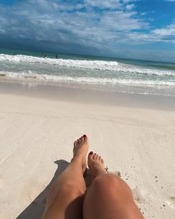 Yolanthe Cabau feet photo thumbnail