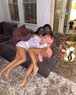 Yolanthe Cabau feet photo thumbnail