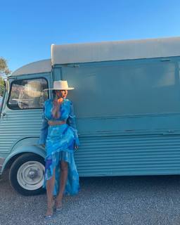 Yolanthe Cabau feet photo thumbnail