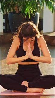 Yolanthe Cabau feet photo thumbnail