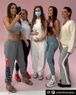 Yolanthe Cabau feet photo thumbnail