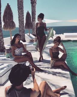 Yolanthe Cabau feet photo thumbnail