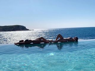 Yolanthe Cabau feet photo thumbnail