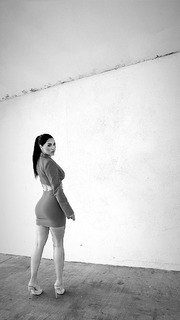 Yolanthe Cabau feet photo thumbnail