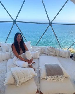Yolanthe Cabau feet photo thumbnail