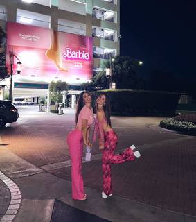 Yolanthe Cabau feet photo thumbnail