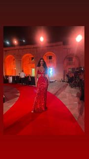 Yolanthe Cabau feet photo thumbnail