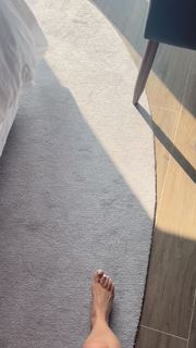 Yolanthe Cabau feet photo thumbnail