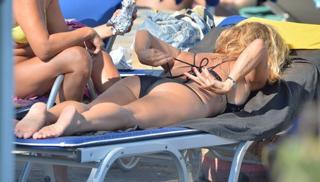 Yonca Evcimik feet photo 2