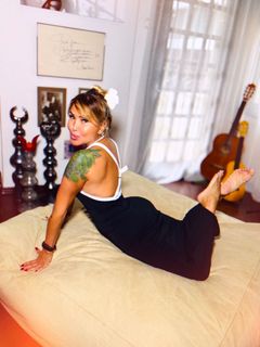 Yonca Evcimik feet photo 11