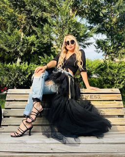 Yonca Evcimik feet photo 4