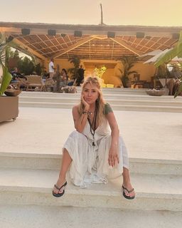 Yonca Evcimik feet photo 2