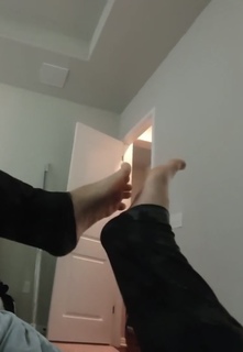 Yoo 'Jinnytty' Yoonjin feet photo thumbnail