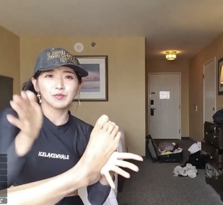 Yoo 'Jinnytty' Yoonjin feet photo thumbnail