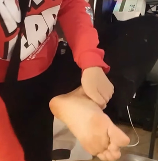 Yoo 'Jinnytty' Yoonjin feet photo thumbnail