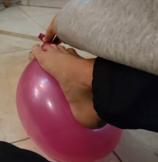 Yoo 'Jinnytty' Yoonjin feet photo thumbnail