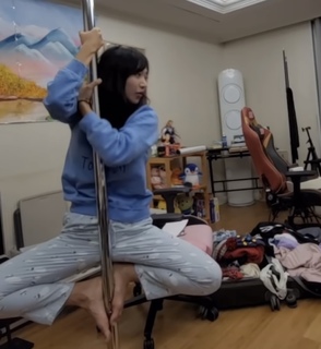 Yoo 'Jinnytty' Yoonjin feet photo thumbnail