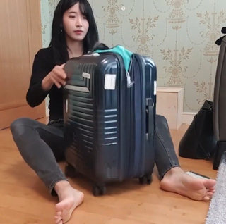 Yoo 'Jinnytty' Yoonjin feet photo thumbnail