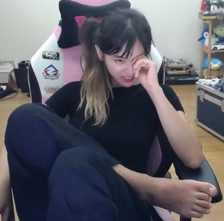 Yoo 'Jinnytty' Yoonjin feet photo thumbnail