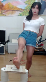 Yoo 'Jinnytty' Yoonjin feet photo thumbnail