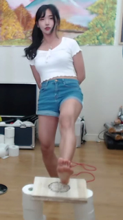 Yoo 'Jinnytty' Yoonjin feet photo thumbnail