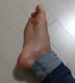 Yoo 'Jinnytty' Yoonjin feet photo thumbnail