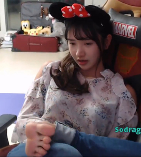 Yoo 'Jinnytty' Yoonjin feet photo thumbnail