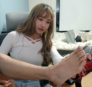 Yoo 'Jinnytty' Yoonjin feet photo thumbnail