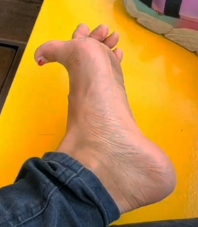 Yoo 'Jinnytty' Yoonjin feet photo thumbnail