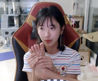 Yoo 'Jinnytty' Yoonjin feet photo thumbnail