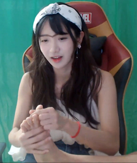 Yoo 'Jinnytty' Yoonjin feet photo thumbnail