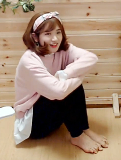 Yoo 'Jinnytty' Yoonjin feet photo thumbnail