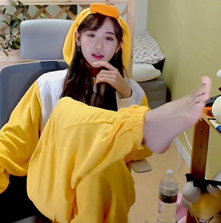 Yoo 'Jinnytty' Yoonjin feet photo thumbnail