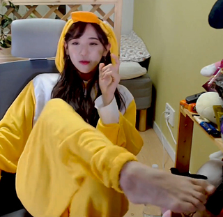 Yoo 'Jinnytty' Yoonjin feet photo thumbnail