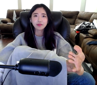 Yoo 'Jinnytty' Yoonjin feet photo thumbnail