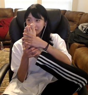 Yoo 'Jinnytty' Yoonjin feet photo thumbnail