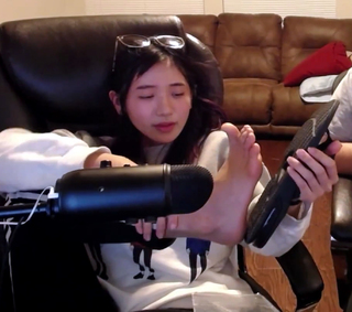 Yoo 'Jinnytty' Yoonjin feet photo thumbnail