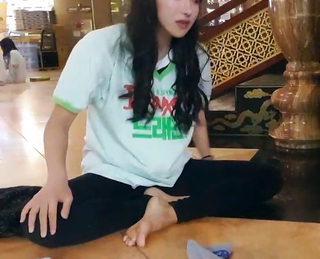 Yoo 'Jinnytty' Yoonjin feet photo thumbnail