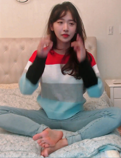 Yoo 'Jinnytty' Yoonjin feet photo thumbnail