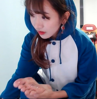 Yoo 'Jinnytty' Yoonjin feet photo thumbnail