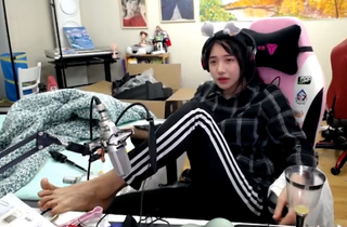 Yoo 'Jinnytty' Yoonjin feet photo thumbnail