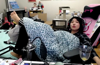 Yoo 'Jinnytty' Yoonjin feet photo thumbnail