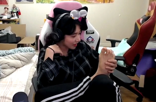 Yoo 'Jinnytty' Yoonjin feet photo thumbnail