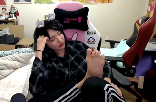 Yoo 'Jinnytty' Yoonjin feet photo thumbnail