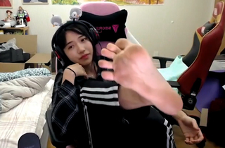 Yoo 'Jinnytty' Yoonjin feet photo thumbnail