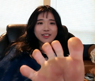 Yoo 'Jinnytty' Yoonjin feet photo thumbnail