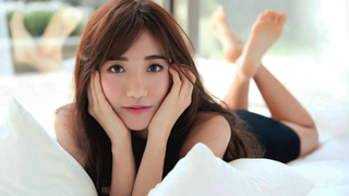 Yoo 'Jinnytty' Yoonjin feet photo thumbnail