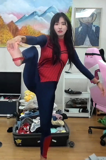 Yoo 'Jinnytty' Yoonjin feet photo thumbnail