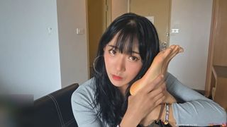 Yoo 'Jinnytty' Yoonjin feet photo thumbnail